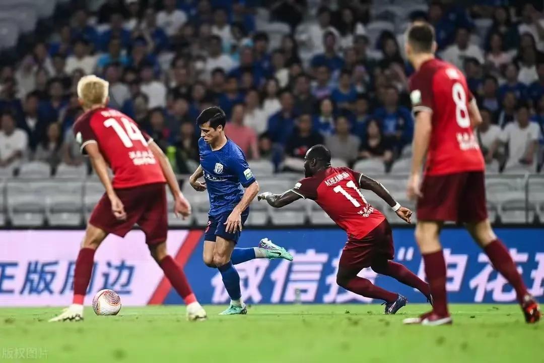 球迷疑虑球队阵容不稳定，期待转会窗口的简单介绍