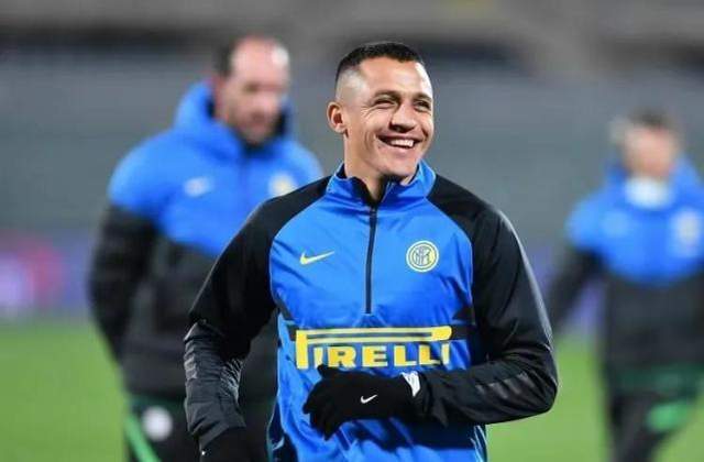 罗马老将回归状态,为球队带来稳定与领导 罗马老将回归状态,为球队带来稳定与领导