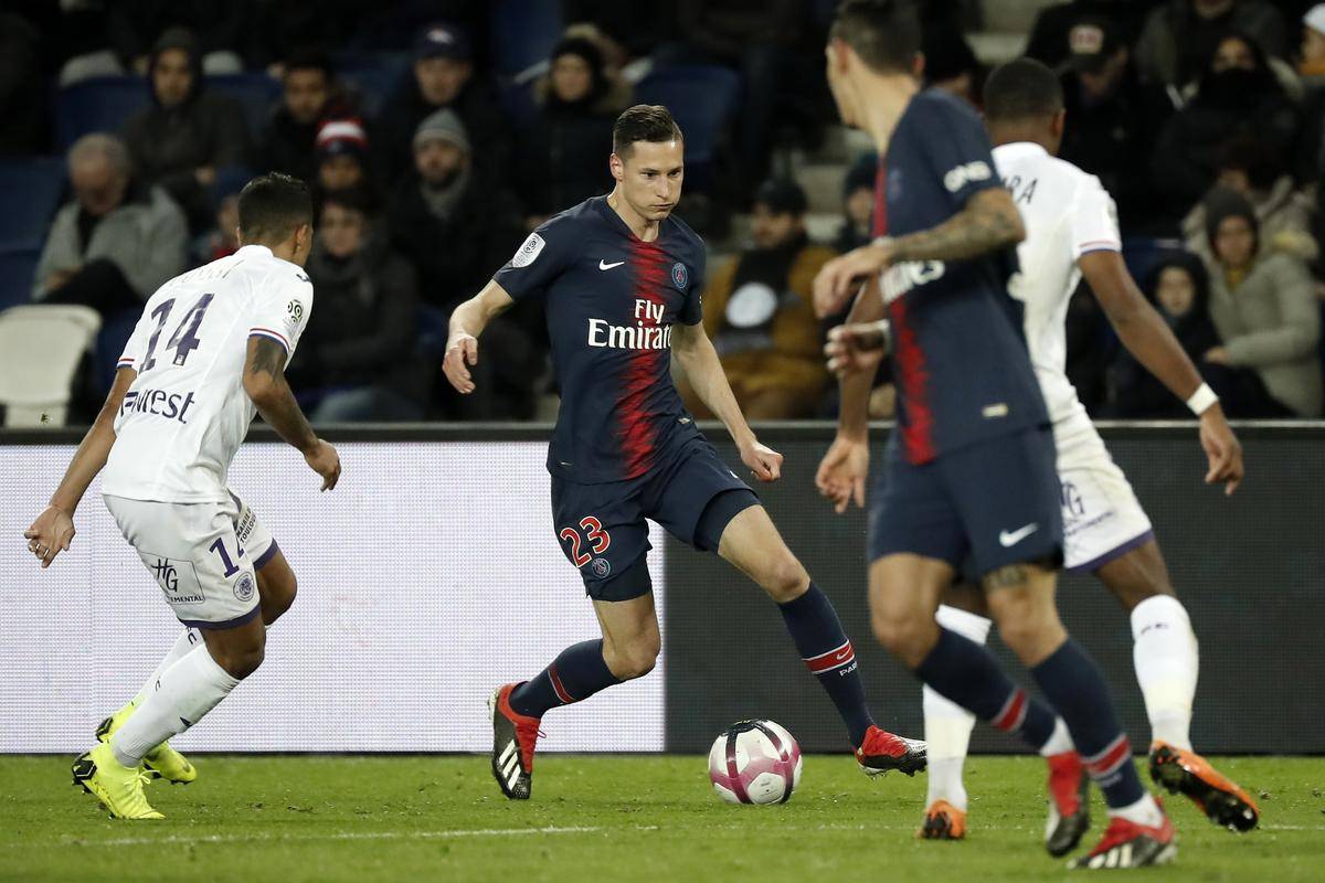 荷兰队力克巴黎圣日耳曼，杀入欧洲杯半决赛