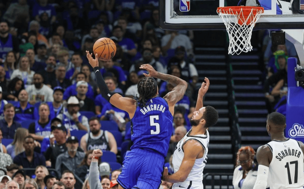 爵士客场击败魔术，继续领骑西部