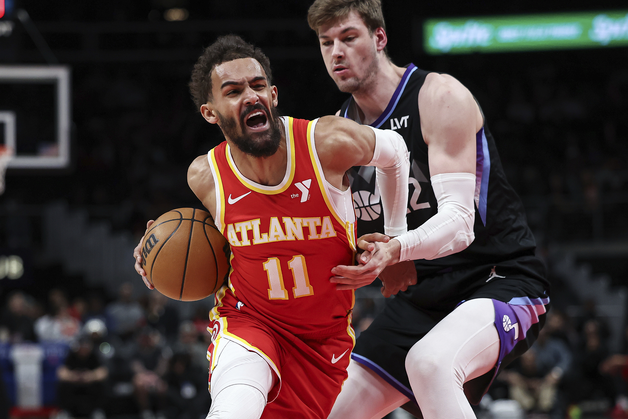 关于老鹰大胜民，特雷杨闪电表现横扫对手的信息