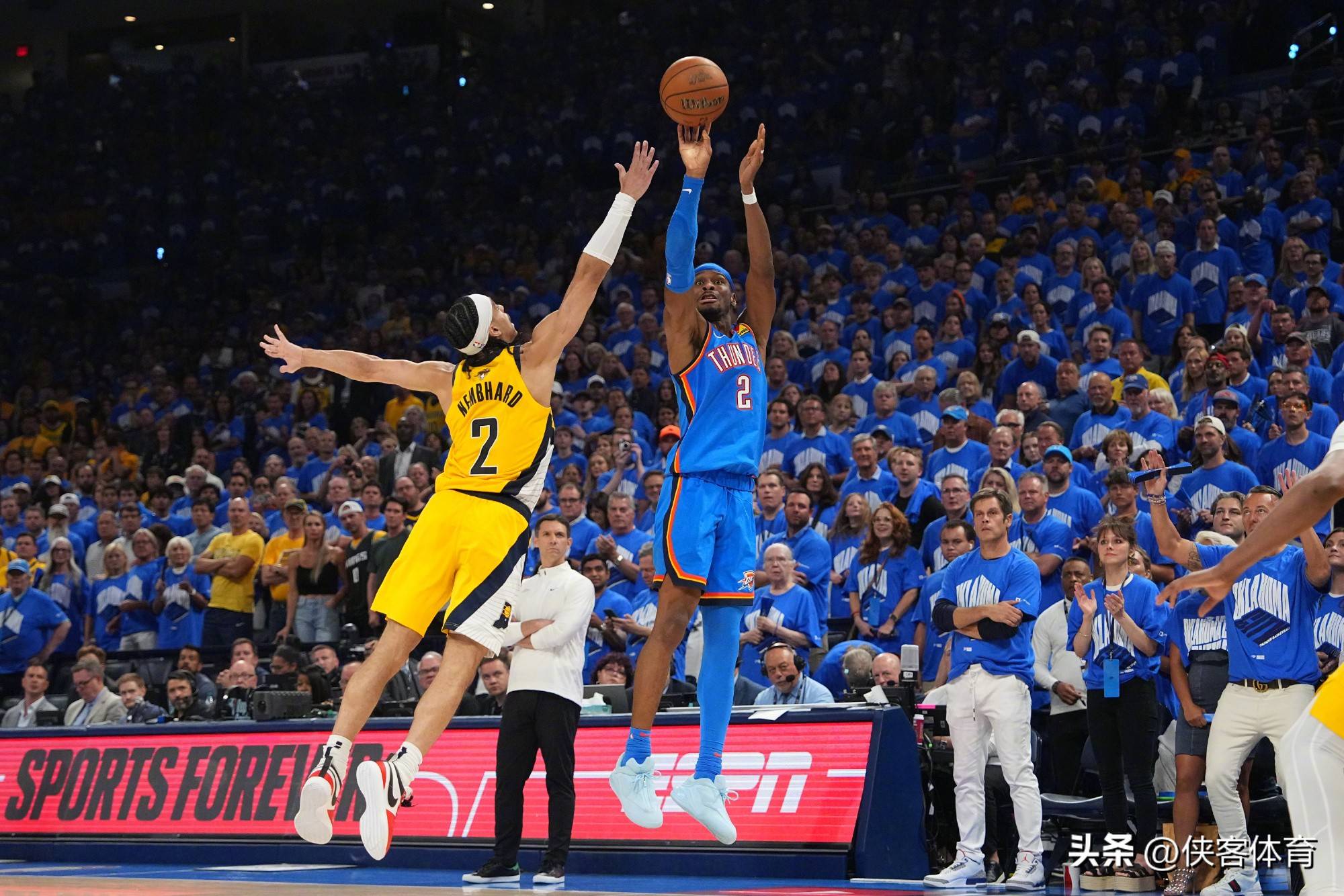 步行者鏖战法国男篮，波特送出助攻