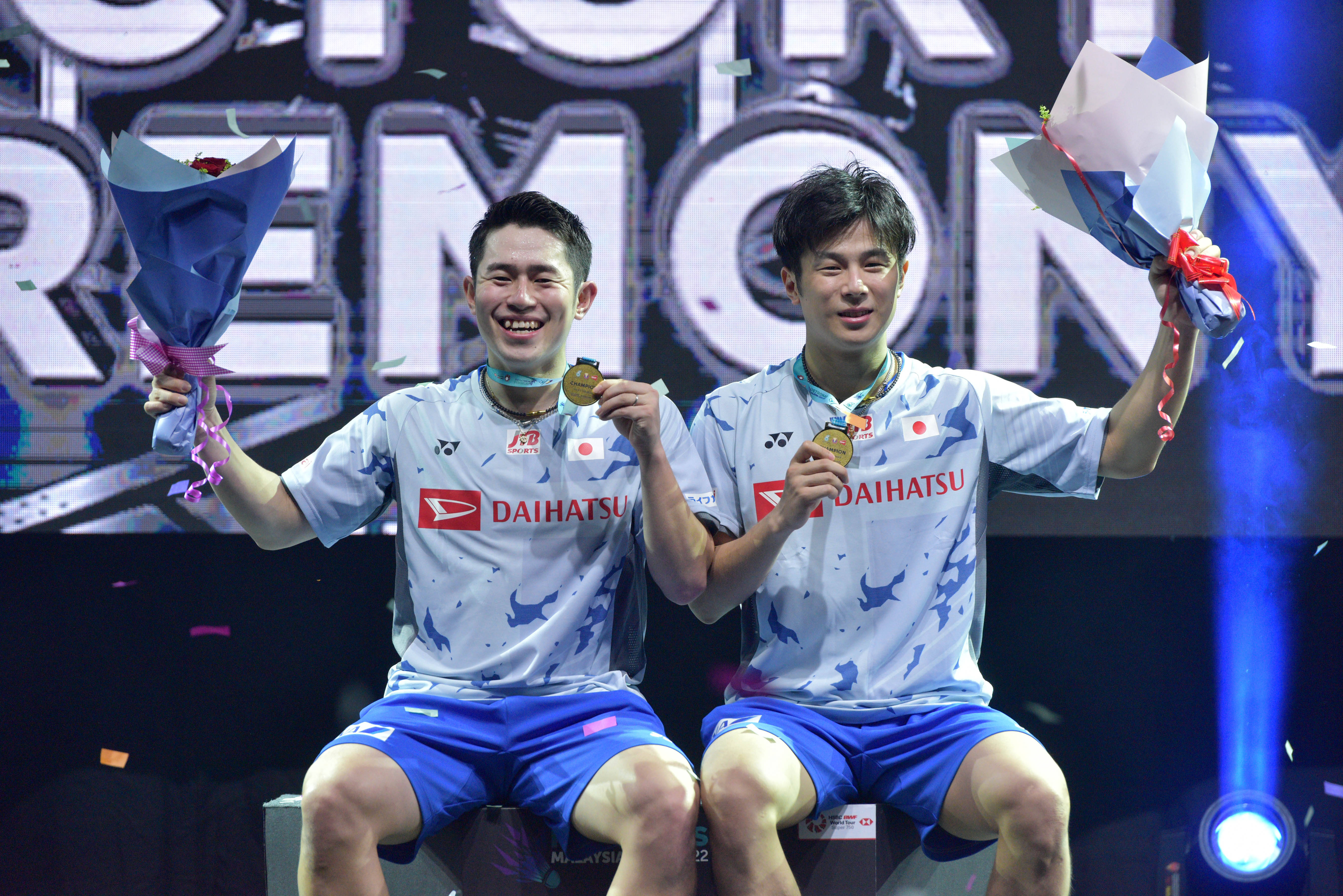 包含马来西亚羽毛球队逆转泰国羽毛球队，安赛龙制霸全场的词条