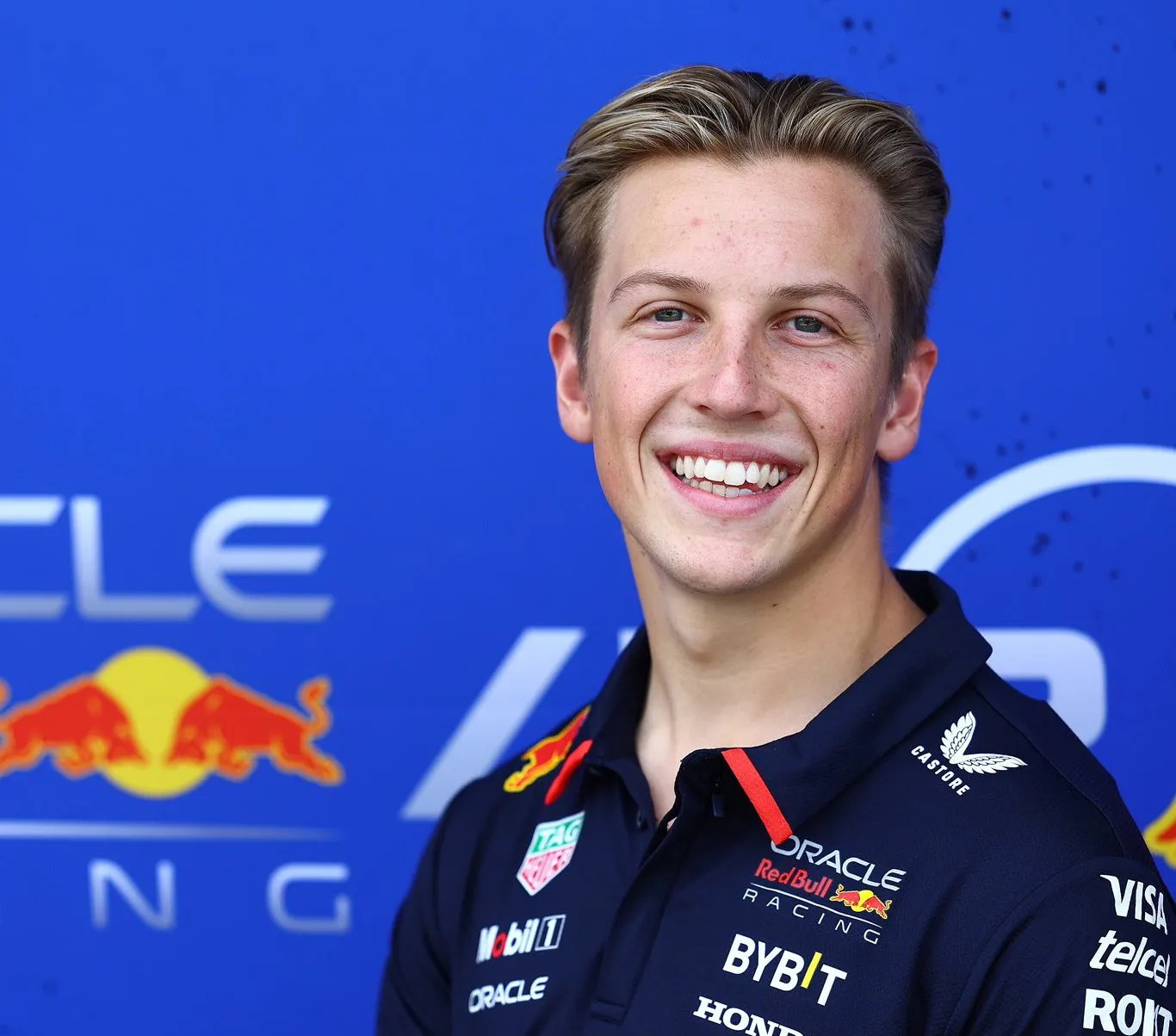 开云体育APP下载-红牛二队鏖战威廉姆斯，佩雷兹点燃赛场的简单介绍