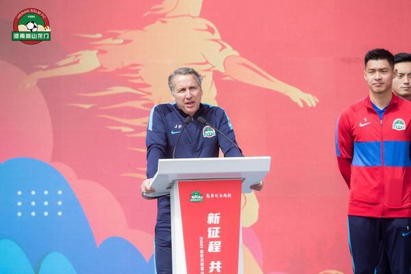 弗莱堡队主帅呼吁球队全力以赴,取得好成绩 弗莱堡队主帅呼吁球队全力以赴,取得好成绩