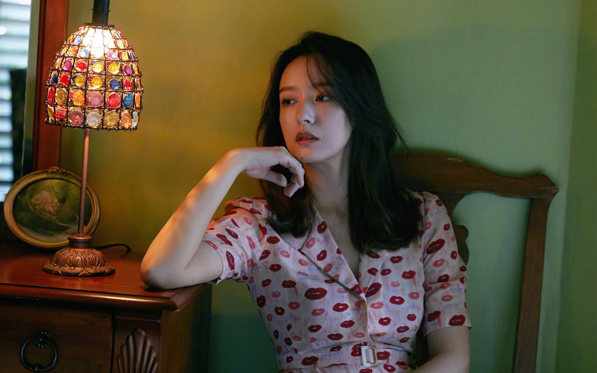 喀麦隆正面击溃阿尔及利亚，奥斯梅恩统治全场，非洲足球的巅峰对决