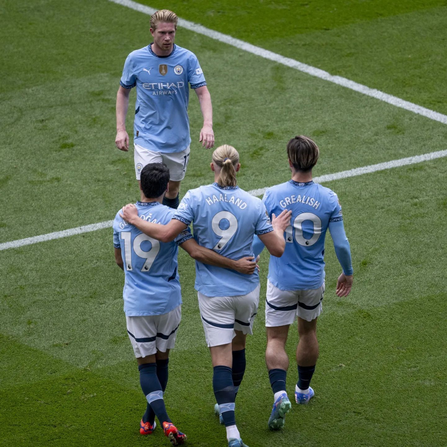 沙特拿下秘鲁，京多安在2026世界杯接管比赛